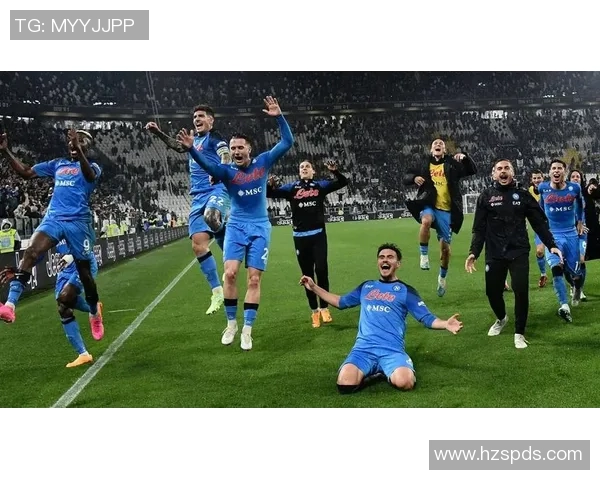 足球巨星荣耀时刻闪耀绿茵赛场激情与梦想同在